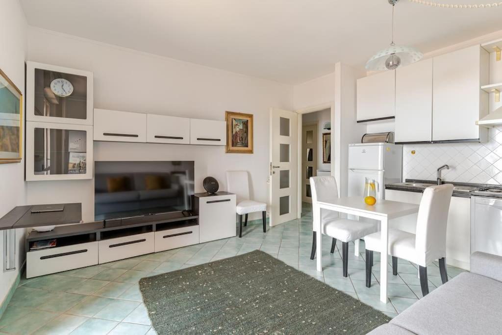 Thekeystudio, La Casa Del Mare Azzurro With Seaview Ventimiglia Exteriör bild