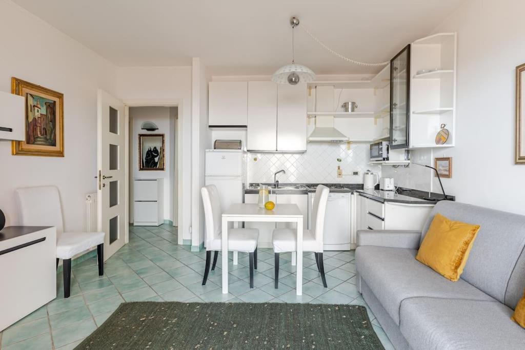 Thekeystudio, La Casa Del Mare Azzurro With Seaview Ventimiglia Exteriör bild