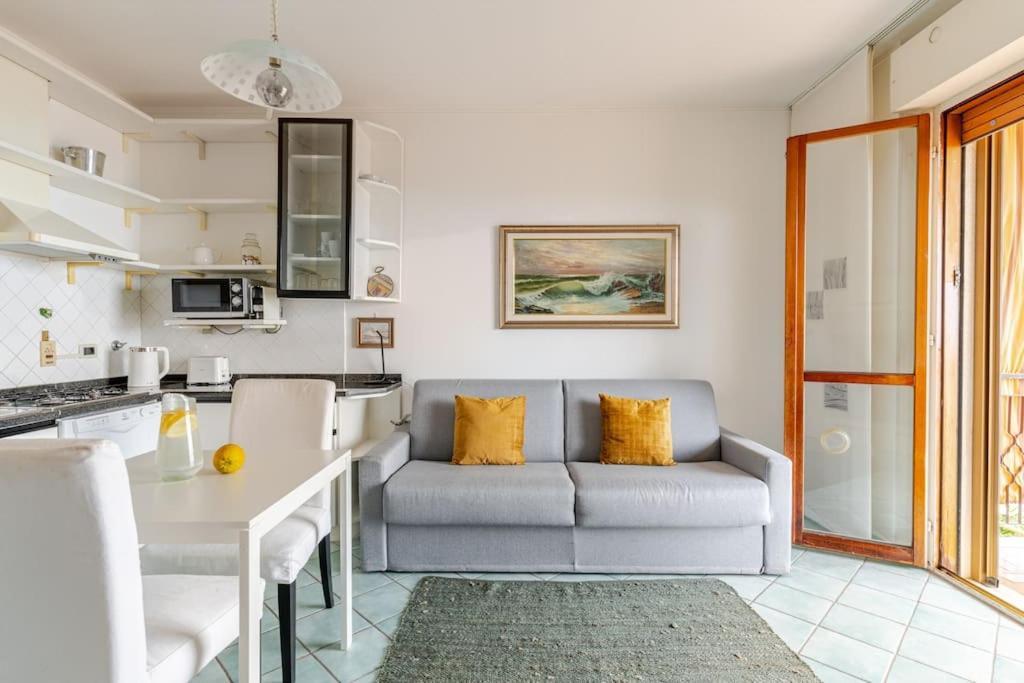 Thekeystudio, La Casa Del Mare Azzurro With Seaview Ventimiglia Exteriör bild