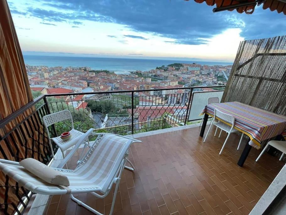 Thekeystudio, La Casa Del Mare Azzurro With Seaview Ventimiglia Exteriör bild